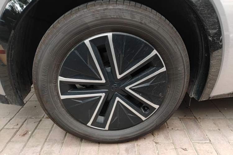 Used Toyota bZ5 2025 Model 550 JOY Right Rear Wheel Hub