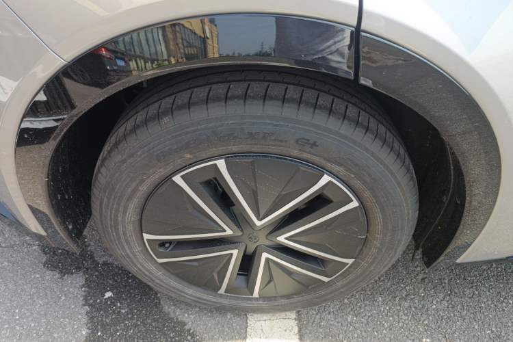 Used Toyota bZ5 2025 Model 550 JOY Right Rear Wheel Hub
