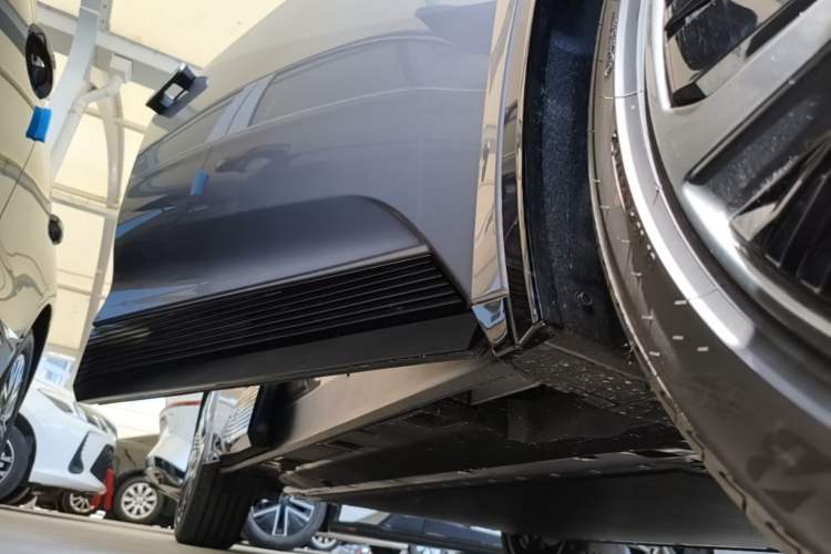 Used Toyota bZ5 2025 Model 550 PRO Right Side Sill