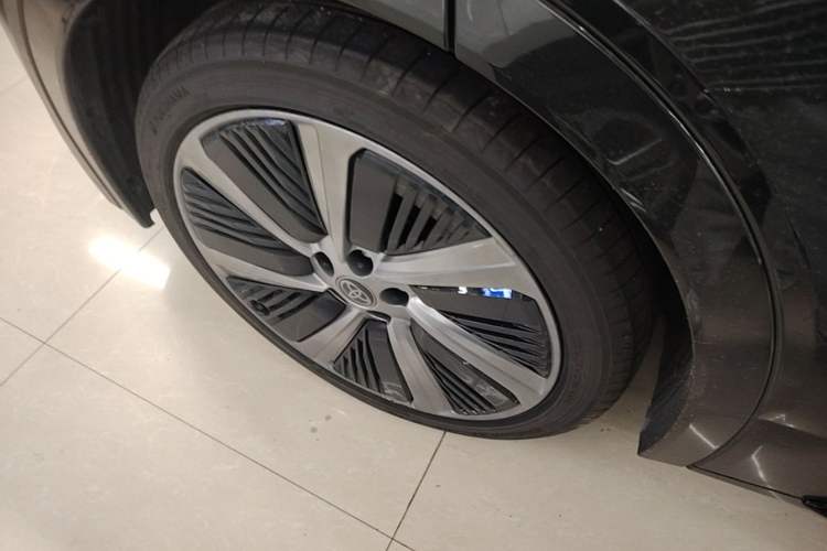 Used Toyota bZ5 2025 Model 550 PRO Smart Driving Edition Right Rear Wheel Hub
