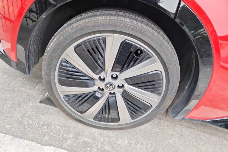 Used Toyota bZ5 2025 Model 550 PRO Smart Driving Edition Right Rear Wheel Hub