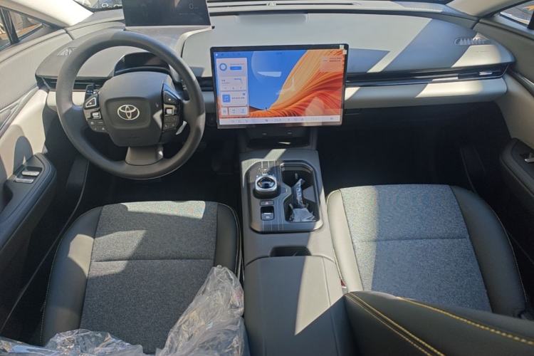 Used Toyota bZ5 2025 Model 550 JOY Center Console