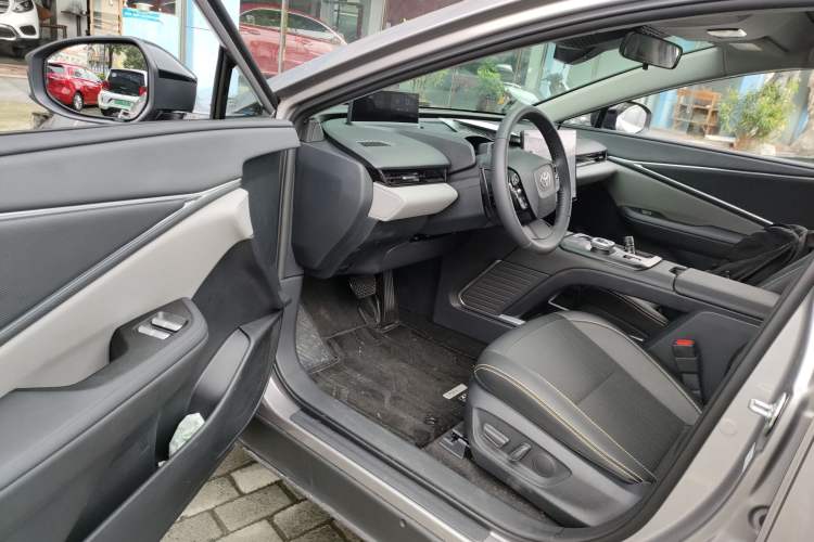 Used Toyota bZ5 2025 Model 550 PRO Driver Seat