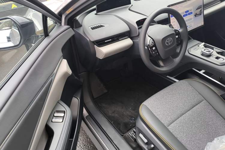 Used Toyota bZ5 2025 Model 550 JOY Driver Seat