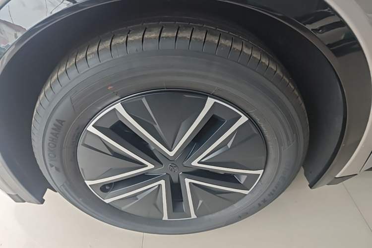 Used Toyota bZ5 2025 Model 550 JOY Left Front Wheel Hub