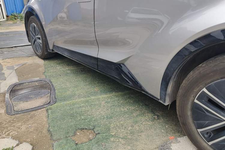 Used Toyota bZ5 2025 Model 550 JOY Left Side Sill