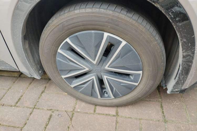 Used Toyota bZ5 2025 Model 550 JOY Right Front Wheel Hub