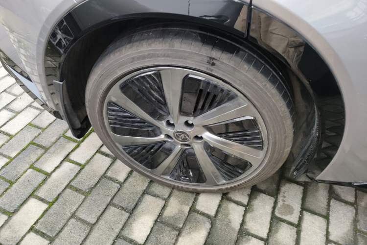 Used Toyota bZ5 2025 Model 550 PRO Right Rear Wheel Hub