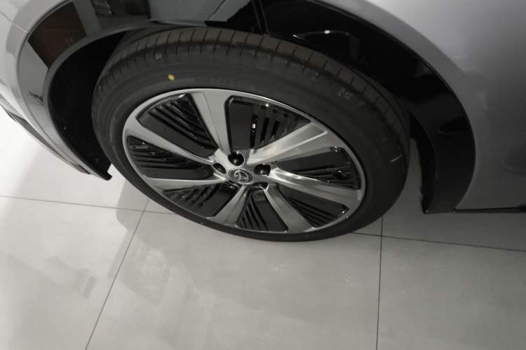 Used Toyota bZ5 2025 Model 630 MAX Smart Driving Edition Right Rear Wheel Hub