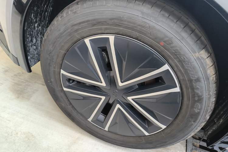 Used Toyota bZ5 2025 Model 550 JOY Right Rear Wheel Hub