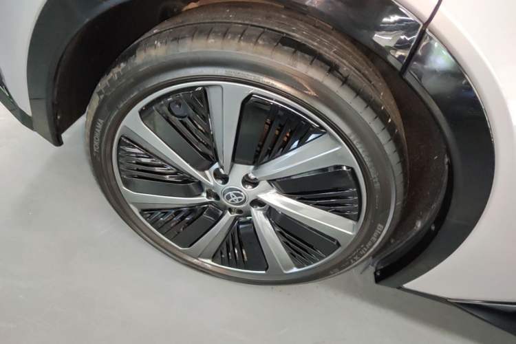 Used Toyota bZ5 2025 Model 550 PRO Right Rear Wheel Hub