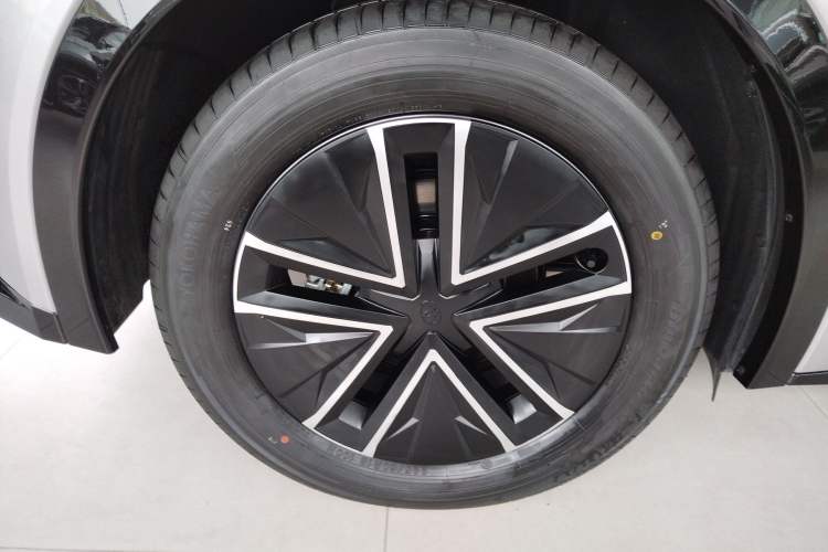 Used Toyota bZ5 2025 Model 550 JOY Right Rear Wheel Hub