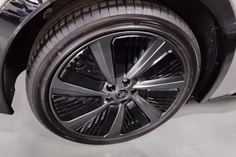 Used Toyota bZ5 2025 Model 550 PRO Right Rear Wheel Hub