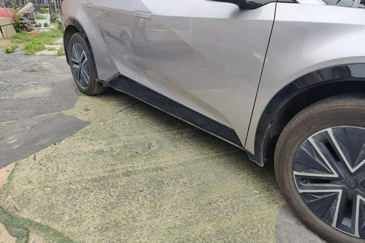 Used Toyota bZ5 2025 Model 550 JOY Right Side Sill