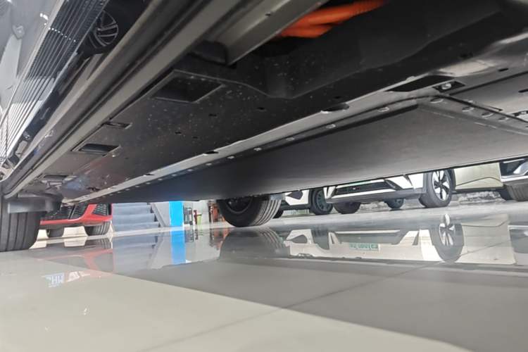 Used Toyota bZ5 2025 Model 550 JOY Right Side Sill