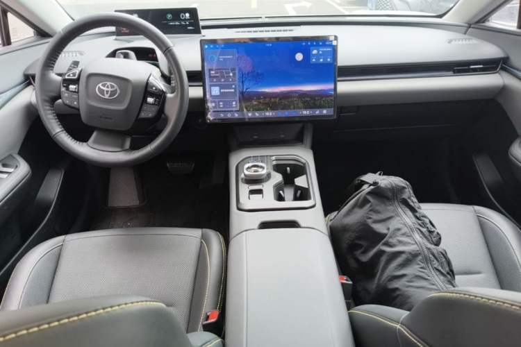 Used Toyota bZ5 2025 Model 550 PRO Smart Driving Edition Center Console