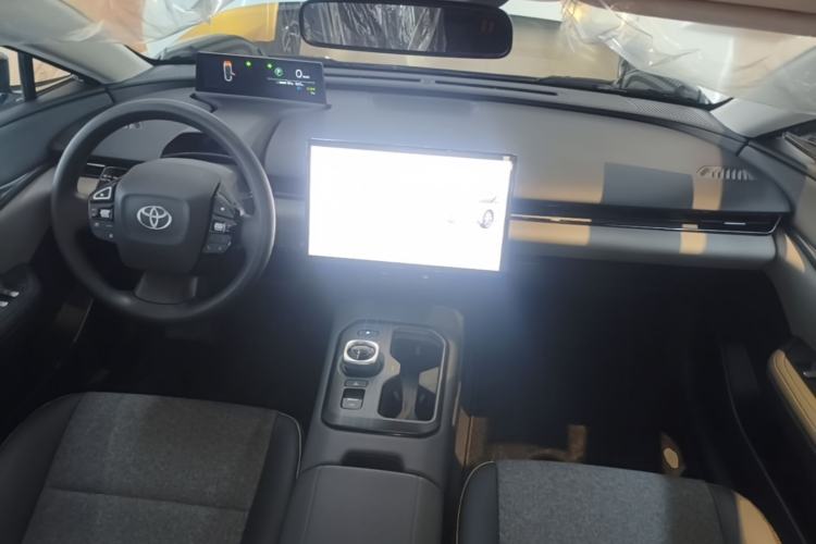 Used Toyota bZ5 2025 Model 550 JOY Center Console
