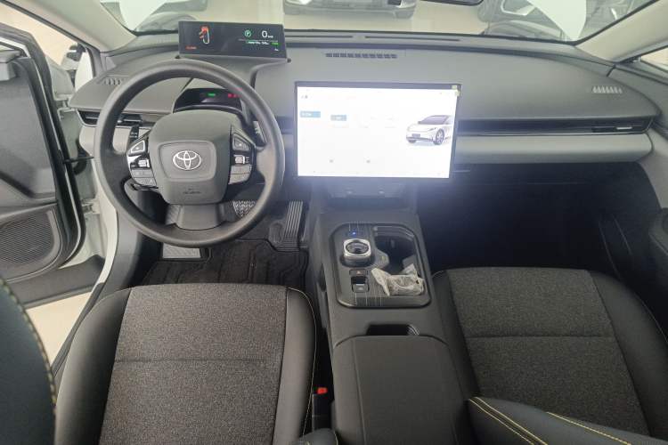Used Toyota bZ5 2025 Model 550 JOY Center Console