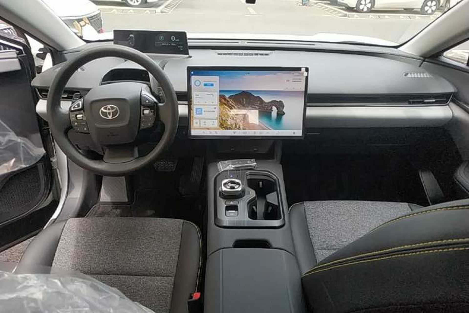Used Toyota bZ5 2025 Model 550 JOY Center Console