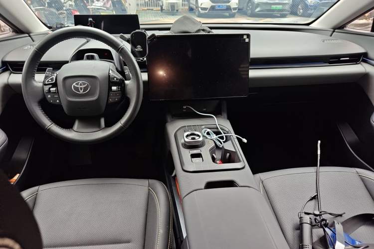 Used Toyota bZ5 2025 Model 550 PRO Center Console