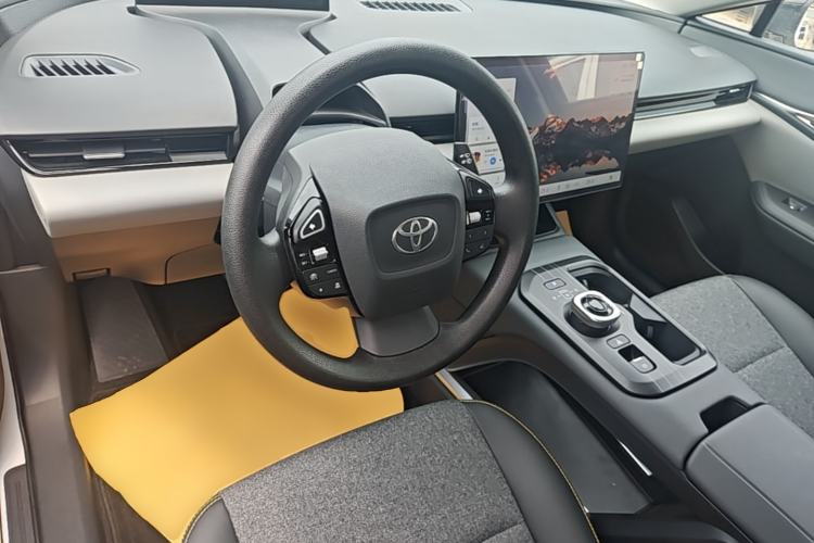Used Toyota bZ5 2025 Model 550 JOY Center Console