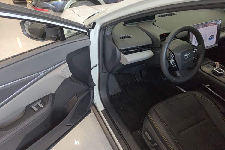 Used Toyota bZ5 2025 Model 550 PRO Smart Driving Edition Driver Seat