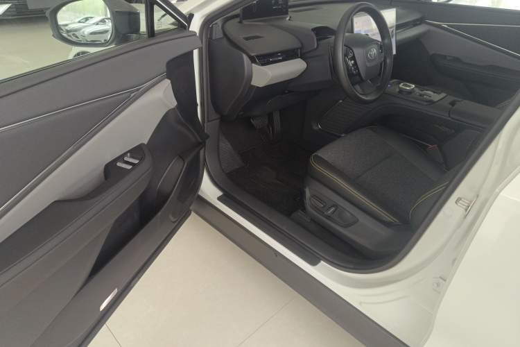 Used Toyota bZ5 2025 Model 550 JOY Driver Seat
