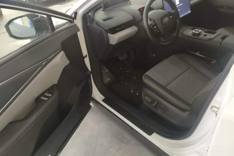 Used Toyota bZ5 2025 Model 550 JOY Driver Seat