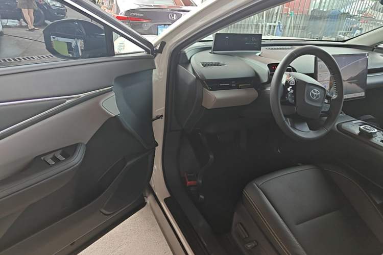 Used Toyota bZ5 2025 Model 550 PRO Smart Driving Edition Driver Seat