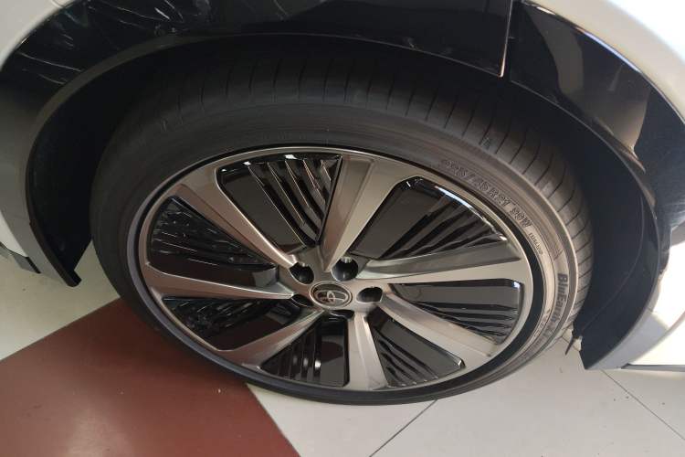 Used Toyota bZ5 2025 Model 550 PRO Smart Driving Edition Exterior 8