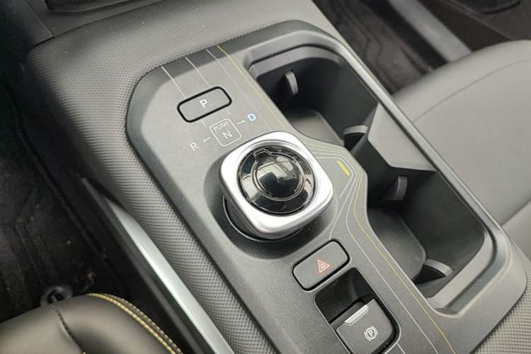 Used Toyota bZ5 2025 Model 550 PRO Smart Driving Edition Gear Lever