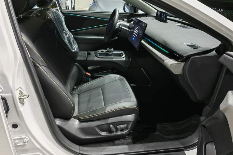 Used Toyota bZ5 2025 Model 550 PRO Smart Driving Edition Interior 9