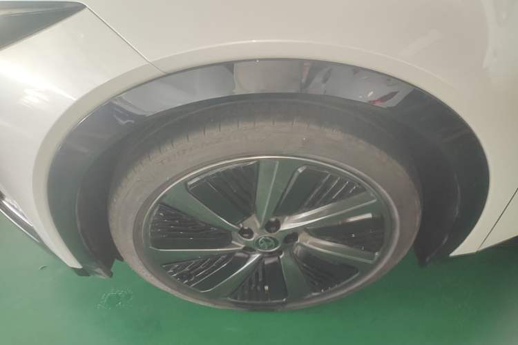 Used Toyota bZ5 2025 Model 550 PRO Left Front Wheel Hub