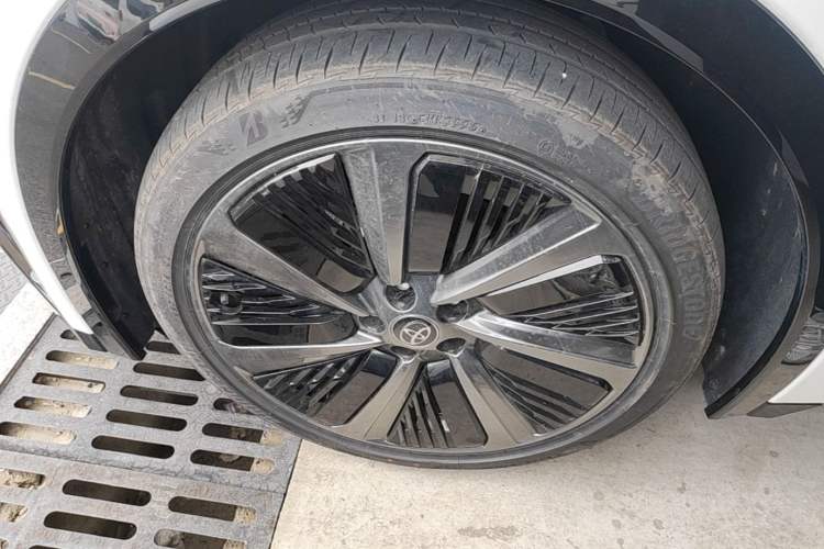 Used Toyota bZ5 2025 Model 550 PRO Left Front Wheel Hub