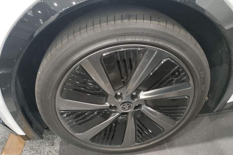 Used Toyota bZ5 2025 Model 550 PRO Left Front Wheel Hub