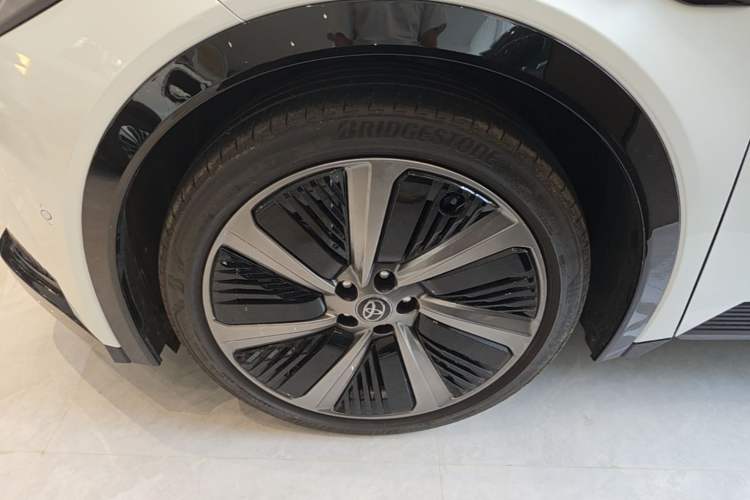 Used Toyota bZ5 2025 Model 550 PRO Smart Driving Edition Left Front Wheel Hub