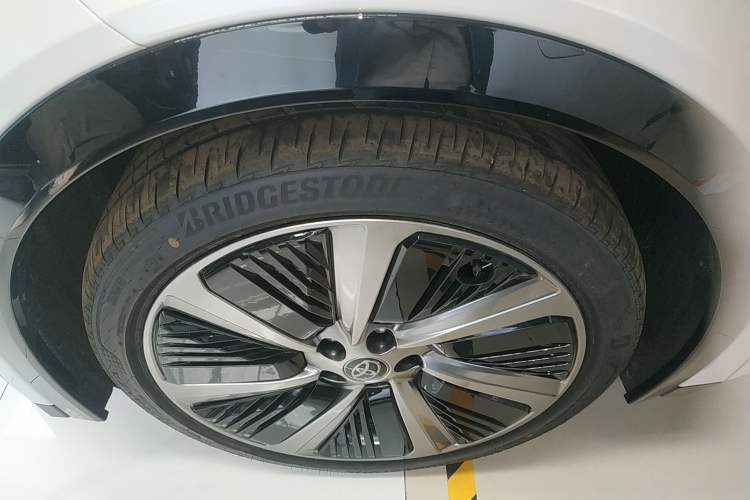 Used Toyota bZ5 2025 Model 550 PRO Smart Driving Edition Left Front Wheel Hub