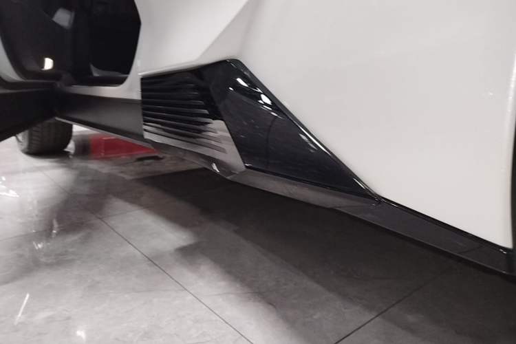 Used Toyota bZ5 2025 Model 550 PRO Left Side Sill