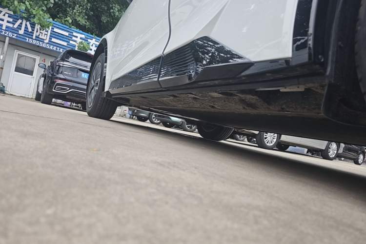 Used Toyota bZ5 2025 Model 550 JOY Left Side Sill