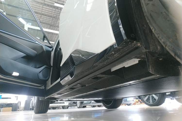 Used Toyota bZ5 2025 Model 550 PRO Smart Driving Edition Left Side Sill