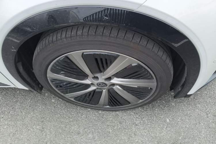 Used Toyota bZ5 2025 Model 550 PRO Smart Driving Edition Right Front Wheel Hub