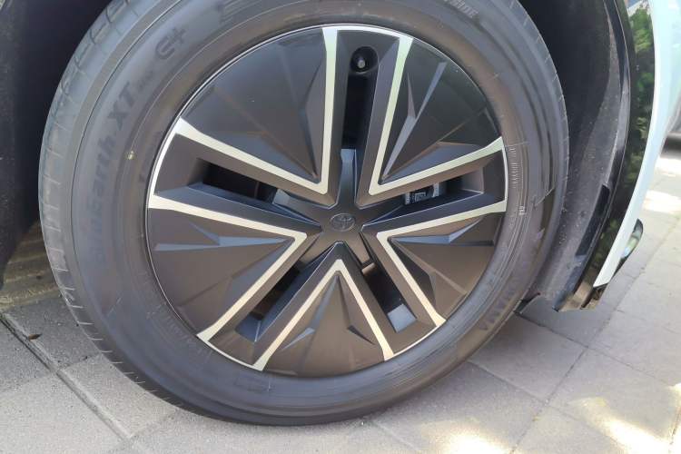 Used Toyota bZ5 2025 Model 550 JOY Right Front Wheel Hub