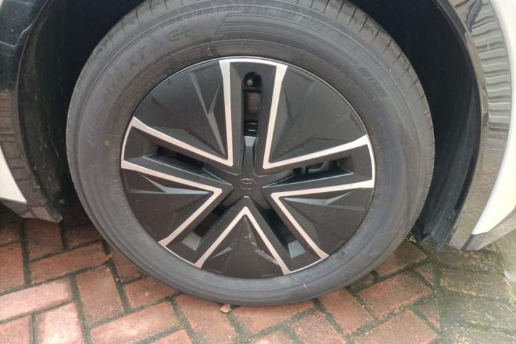 Used Toyota bZ5 2025 Model 550 JOY Right Front Wheel Hub