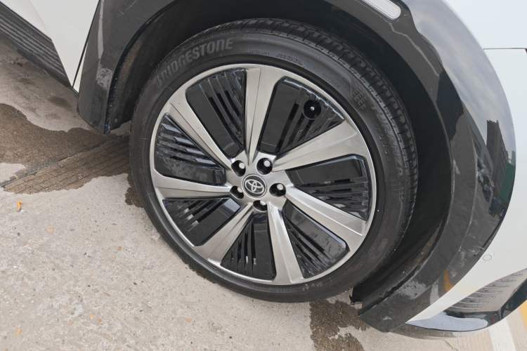 Used Toyota bZ5 2025 Model 550 PRO Smart Driving Edition Right Front Wheel Hub