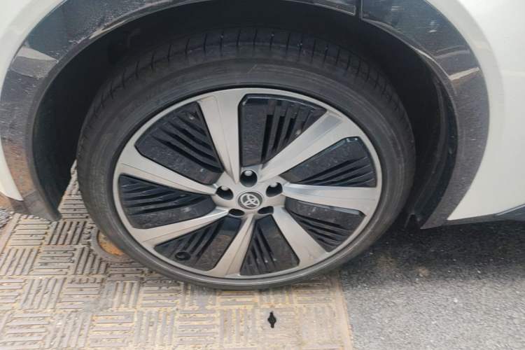 Used Toyota bZ5 2025 Model 550 PRO Smart Driving Edition Right Rear Wheel Hub