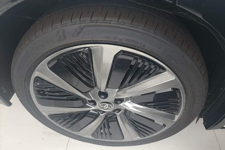 Used Toyota bZ5 2025 Model 550 PRO Smart Driving Edition Right Rear Wheel Hub