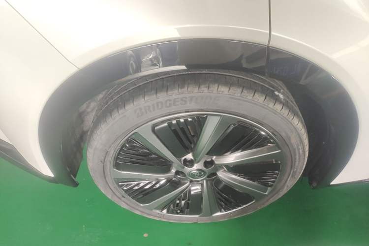 Used Toyota bZ5 2025 Model 550 PRO Right Rear Wheel Hub