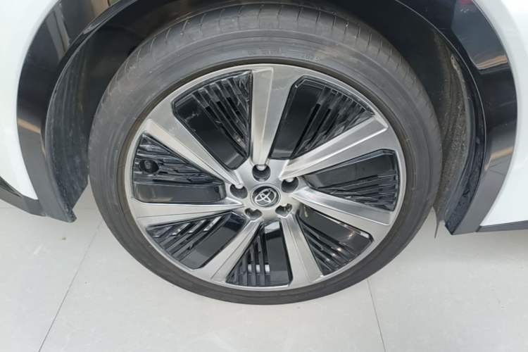 Used Toyota bZ5 2025 Model 630 PRO Right Rear Wheel Hub