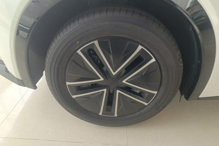 Used Toyota bZ5 2025 Model 550 JOY Right Rear Wheel Hub