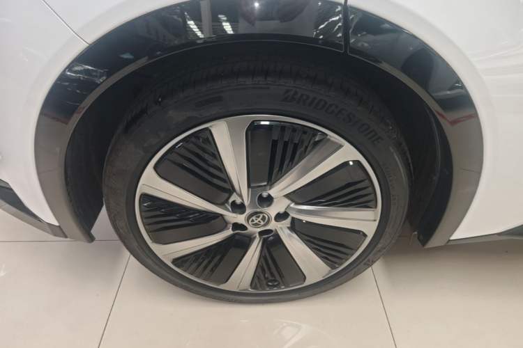 Used Toyota bZ5 2025 Model 550 PRO Smart Driving Edition Right Rear Wheel Hub